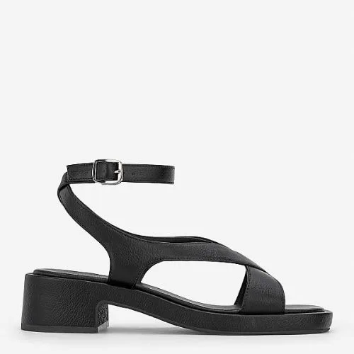 Block heel sandals with woven straps